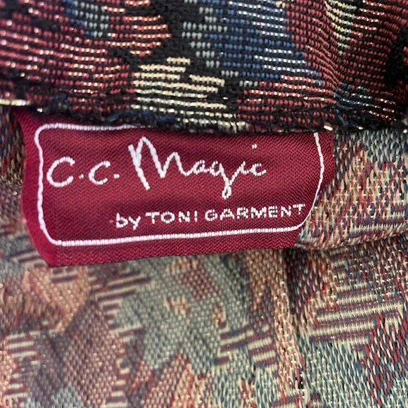 Red and Green Cropped Blazer with‎ Notched Lapels - Picture 4 of 12